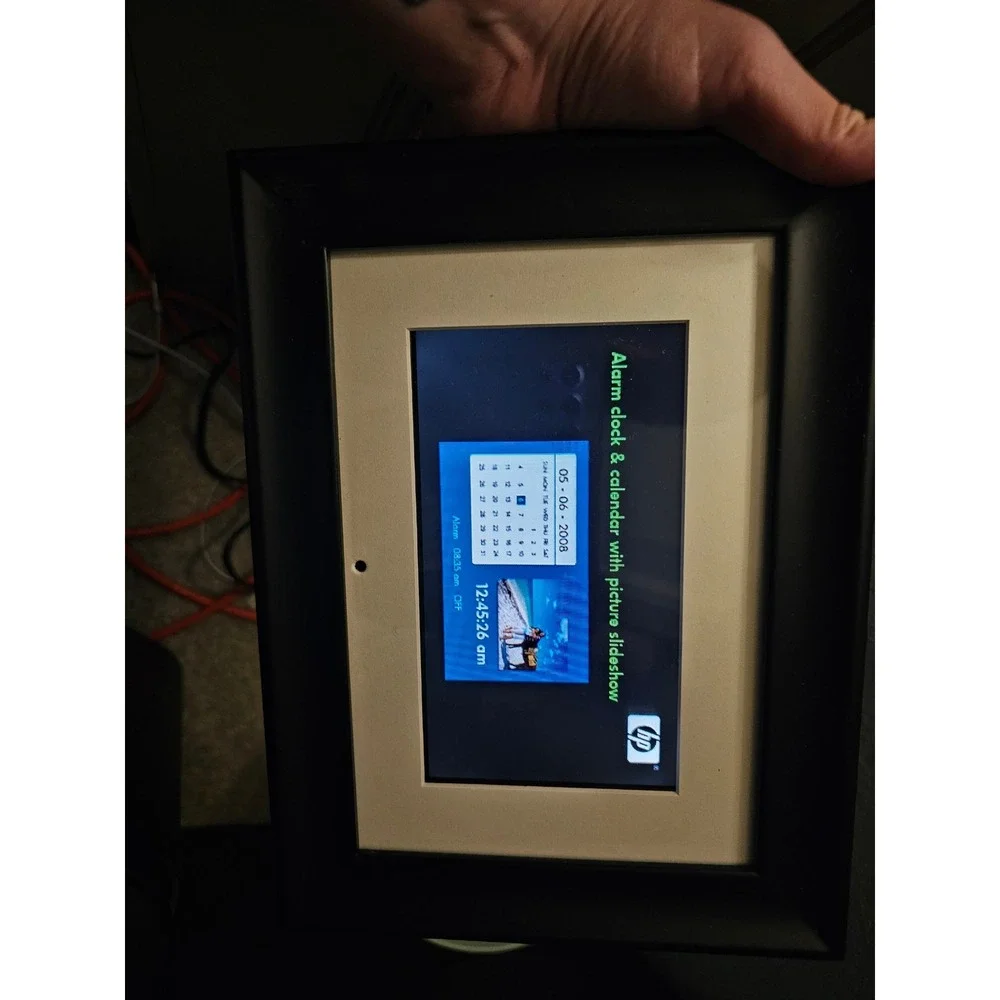 HP 7 inch Digital Picture Frame Black Wood df710c2 with Remote and Extra Mats